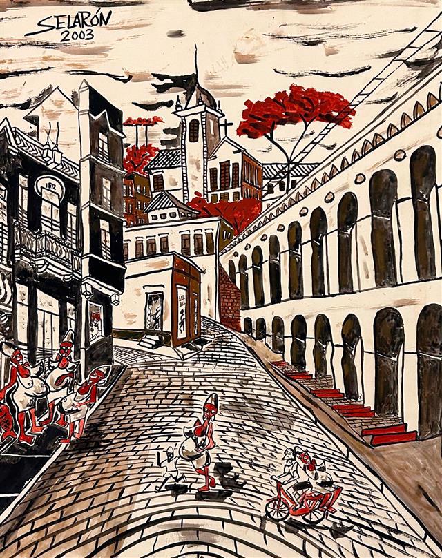 Obra de Jorge Selarón, datada de 2003, retrata uma rua do Rio de Janeiro com o Arcos da Lapa e uma igreja ao fundo. As construções coloniais são desenhadas com traços expressivos e cores fortes. Figuras humanas estilizadas, com corpos brancos e rostos vermelhos, ocupam a cena em atitudes cotidianas. A paleta em tons de vermelho, preto e marrom destaca a estética única do artista e sua visão vibrante da cidade.
