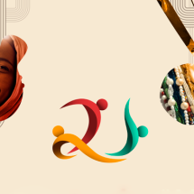 Identidade visual da Semana Nacional de Combate à Intolerância Religiosa, com símbolo colorido ao centro e duas fotos inseridas em silhuetas de instrumentos musicais. À esquerda, o recorte em forma de instrumento revela o rosto sorridente de uma mulher; à direita, outra silhueta — que remete a um berimbau — mostra colares artesanais. A composição destaca diversidade, cultura e respeito às expressões religiosas.