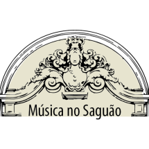 Arte gráfica com fundo claro apresenta um ornamento clássico em preto, formando um arco decorativo com detalhes florais e o busto estilizado de uma figura feminina ao centro. Abaixo, em destaque, está o texto “Música no Saguão”. O estilo remete à arquitetura histórica e elegante, sugerindo evento cultural ligado à música em ambiente institucional.