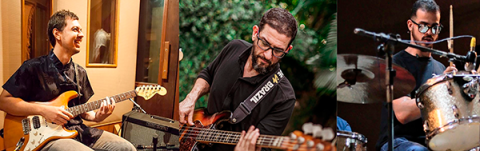 Montagem de três fotos com um musicista cada. Da esquerda para a direita: homem branco de cabelos curtos e escuros (usa blusa preta com mangas curtas e calça clara) toca guitarra em estúdio e sorri para alguém que não aparece na foto; homem branco, barbudo, de cabelos curtos e escuros (veste blusa preta de mangas longas e usa óculos) toca guitarra com o corpo inclinado para frente. Ao fundo, um espaço com plantas; homem negro (usa chapéu, óculos de grau e blusa de manga custa preta) toca bateria.