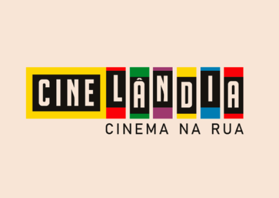 A imagem exibe a identidade visual do projeto Cinelândia – Cinema na Rua. O nome “Cinelândia” aparece em letras maiúsculas dentro de retângulos coloridos (amarelo, vermelho, verde, roxo, amarelo, azul e vermelho), com fundo preto para as letras. Abaixo, em letras pretas, está o subtítulo “Cinema na Rua”, sobre um fundo bege claro.