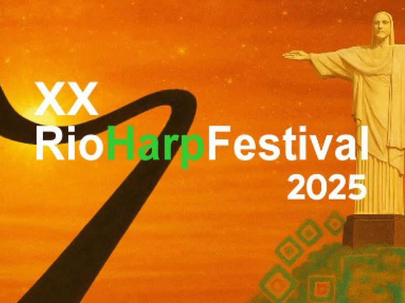 A imagem é um cartaz do evento XX RioHarpFestival 2025. Em destaque está a estátua do Cristo Redentor com os braços abertos, ao fundo de um céu alaranjado. À esquerda, há uma forma curva preta, possivelmente representando uma harpa estilizada. O texto está em branco, com "Harp" em verde, e há elementos geométricos no canto inferior direito. O visual remete à cultura e paisagem do Rio de Janeiro, sugerindo um evento musical de destaque.