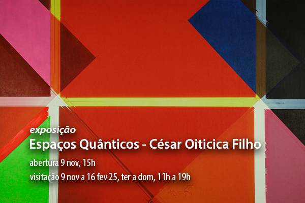 Obra de arte abstrata com formas geométricas. Fundo predominantemente vermelho, com faixas diagonais em cores vibrantes que se encontram em ângulos diferentes. O contraste entre as cores e a geometria precisa dá uma sensação de energia e movimento, típica de estilos de arte moderna e abstrata. Sobre esta imagem, há o texto com as informações: exposição Espaços Quânticos – César Oiticica Filho abertura 9 nov, 15h | visitação 9 nov a 16 fev 25, ter a dom, 11h a 19h